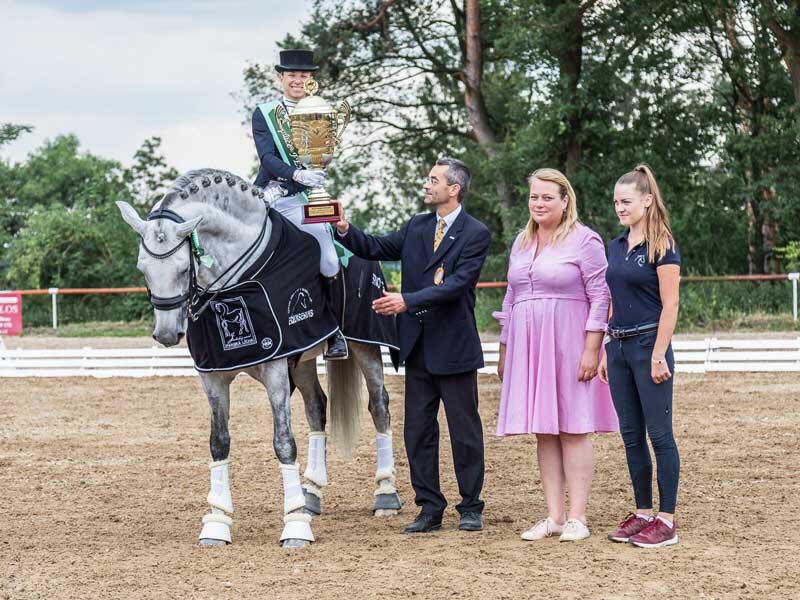 Maria Caetano Couceiro Coroado AR 01.jpg